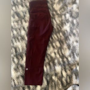 Lululemon, cropped, burgundy/red merlot, size 6